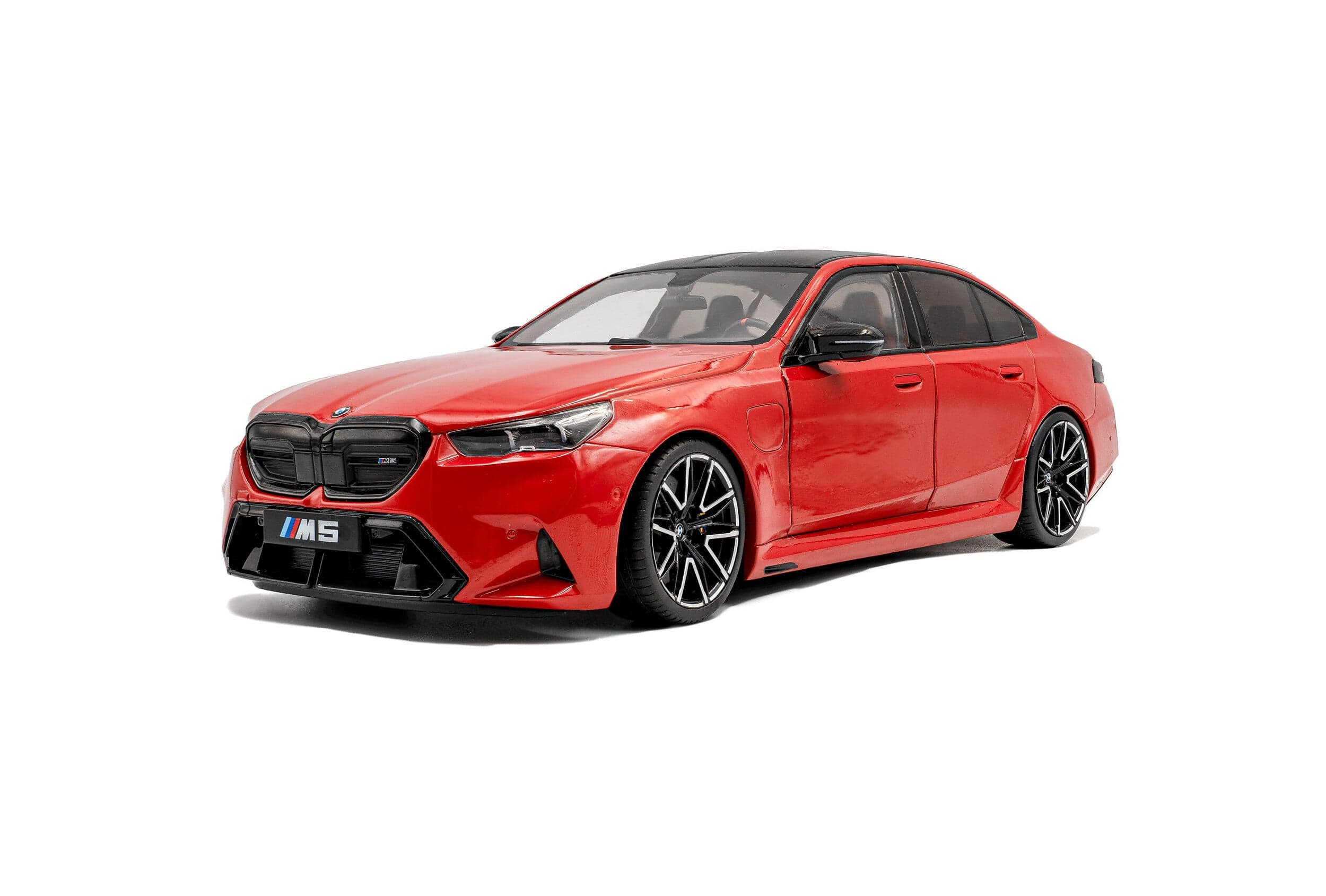 Macheta auto BMW M5 – FIRE RED – 2025 1:18 Solido