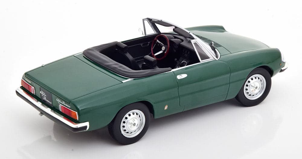 Macheta auto  Alfa Romeo 2000 Spider 1978 1:18 Norev - 2