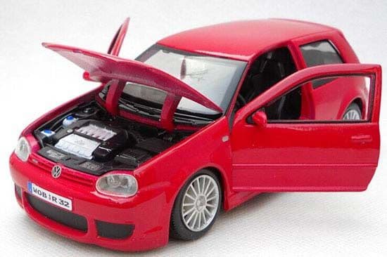 Macheta auto VW Golf IV R32 1:24 Maisto - 2
