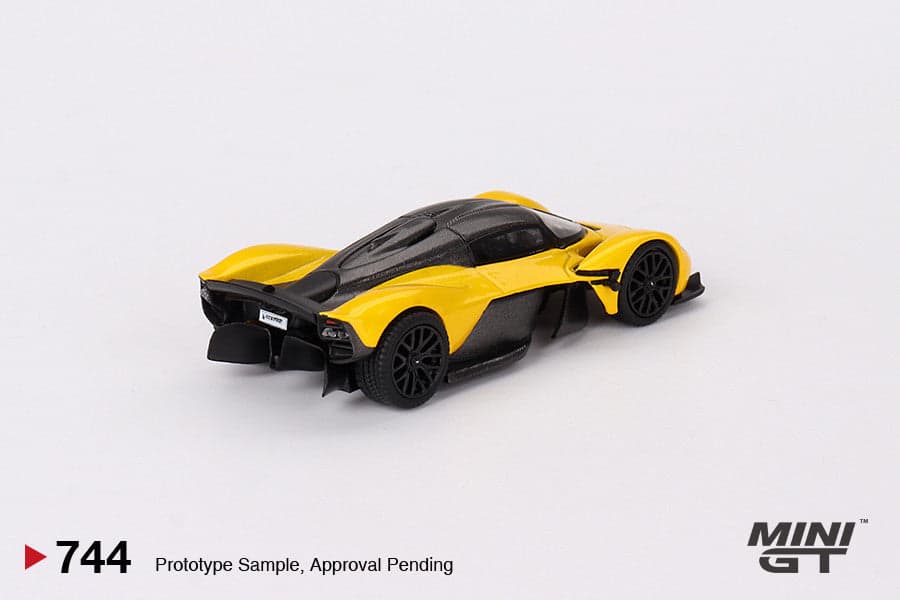 Macheta auto Aston Martin Valkyrie Sunburst Yellow 2023 (LHD) 1:64 MIniGT - 2