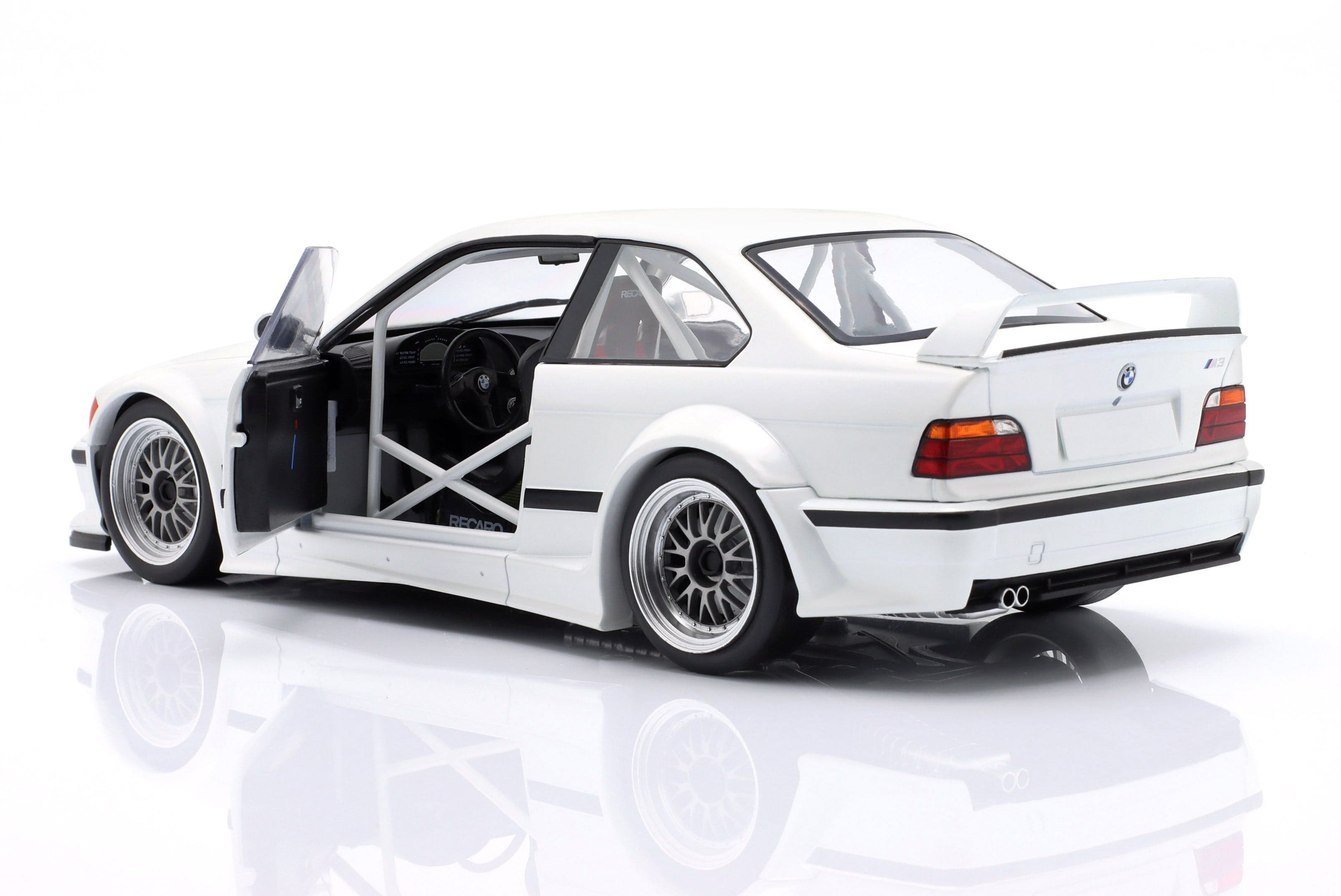 Macheta auto BMW M3 (E36) GTR Plain Body Version, White, 1993 1:18 WERK83 - 3