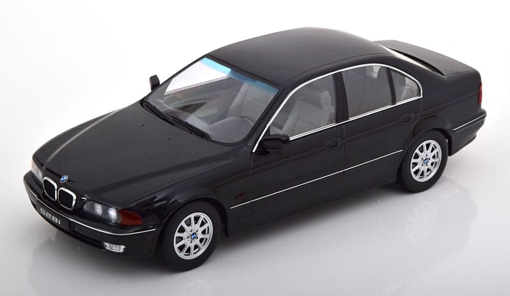 Macheta auto BMW 528i E39 (1995) 1:18 KK-Scale