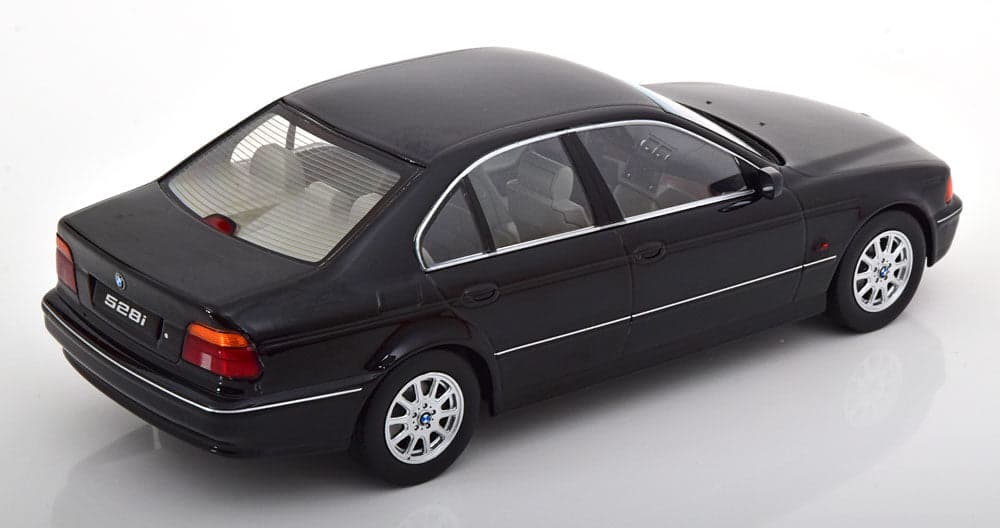 Macheta auto BMW 528i E39 (1995) 1:18 KK-Scale - 2