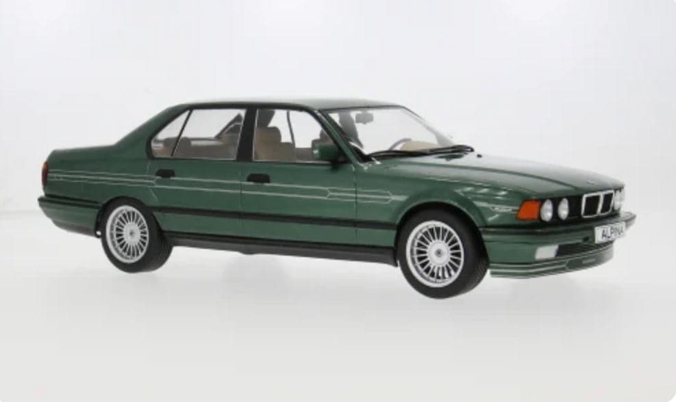 Macheta auto BMW Alpina B11 3,5 1992 1:18 MCG