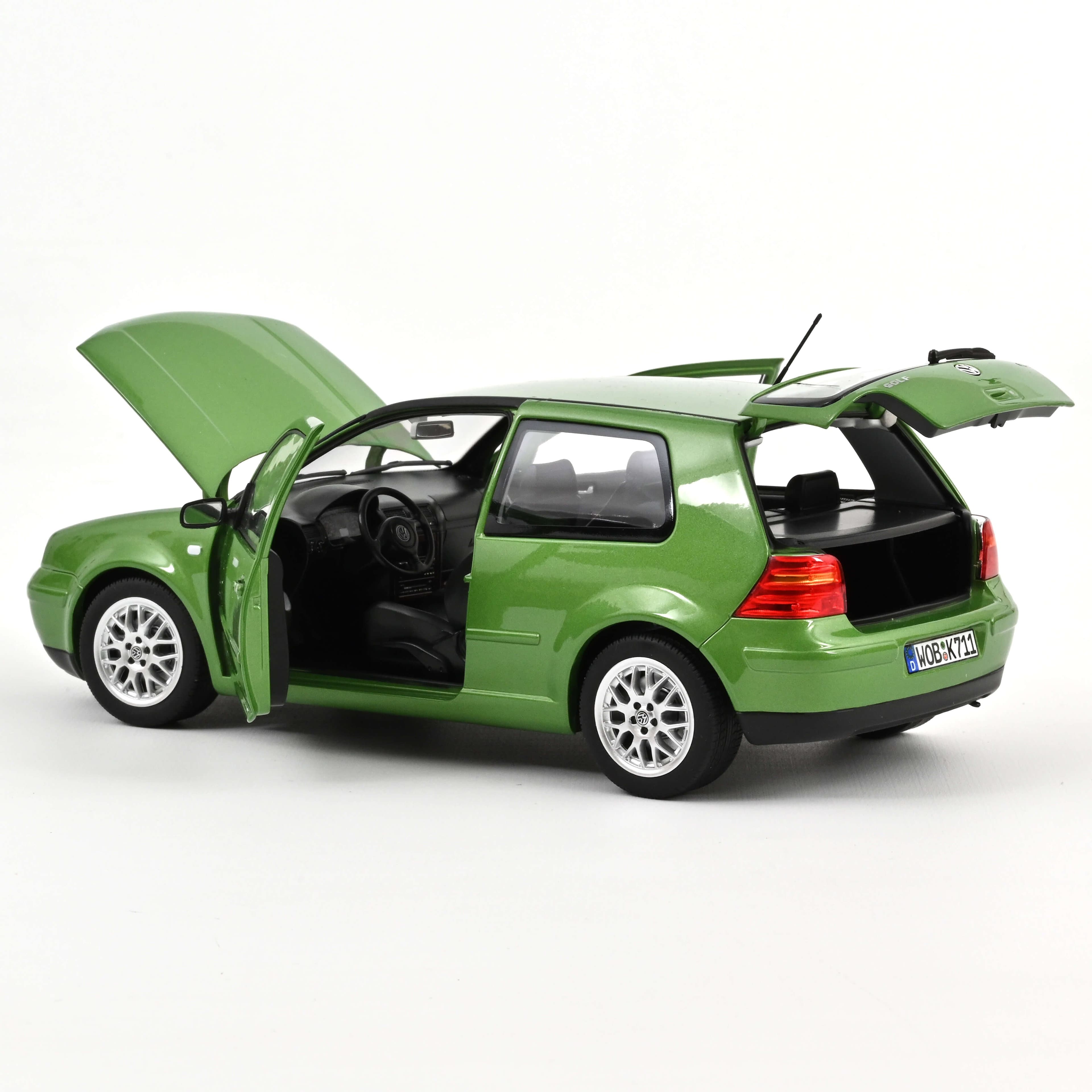 Macheta auto  Volkswagen Golf GTI, Cosmic Green Metallic, 1998 1:18 Norev - 2