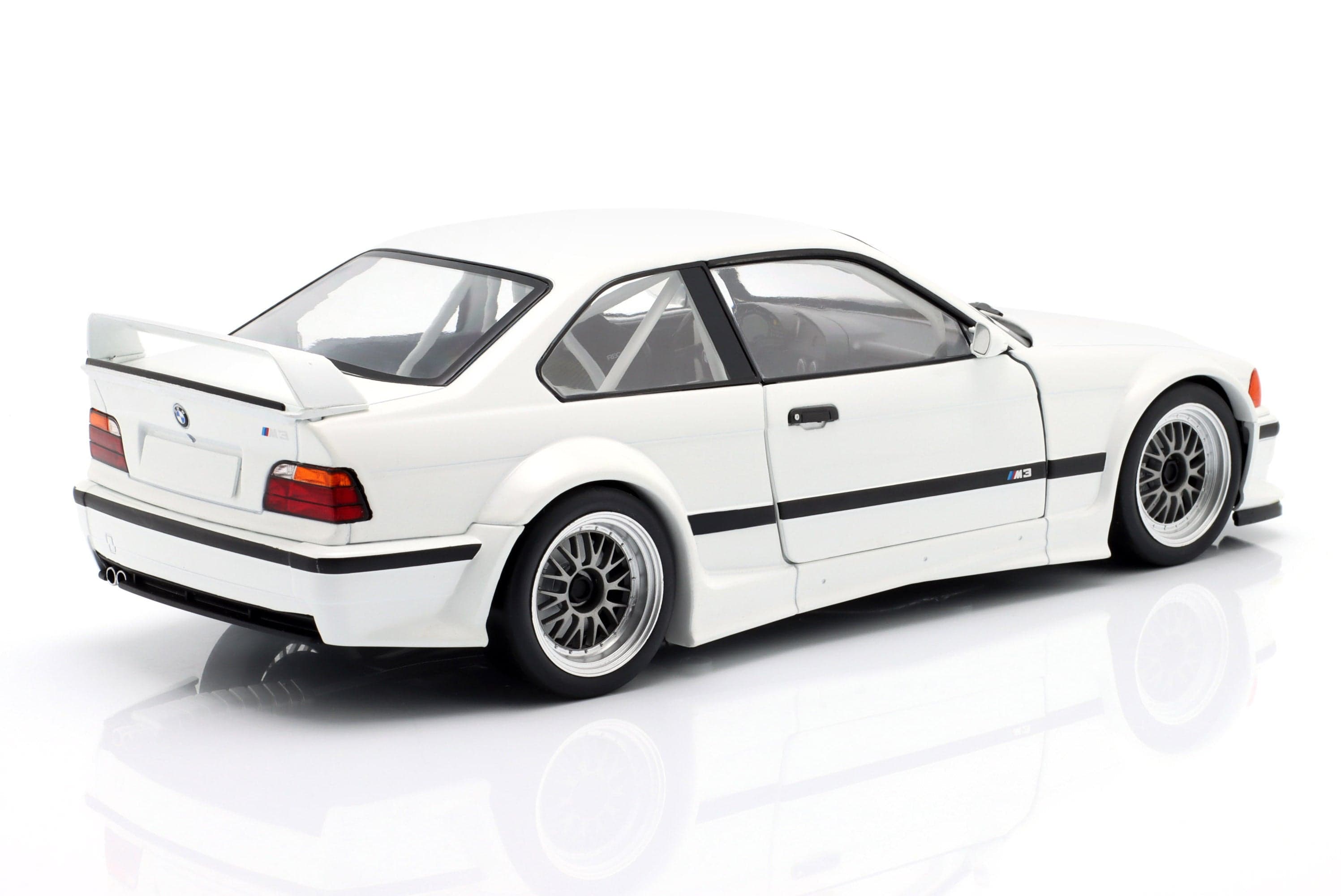 Macheta auto BMW M3 (E36) GTR Plain Body Version, White, 1993 1:18 WERK83 - 2