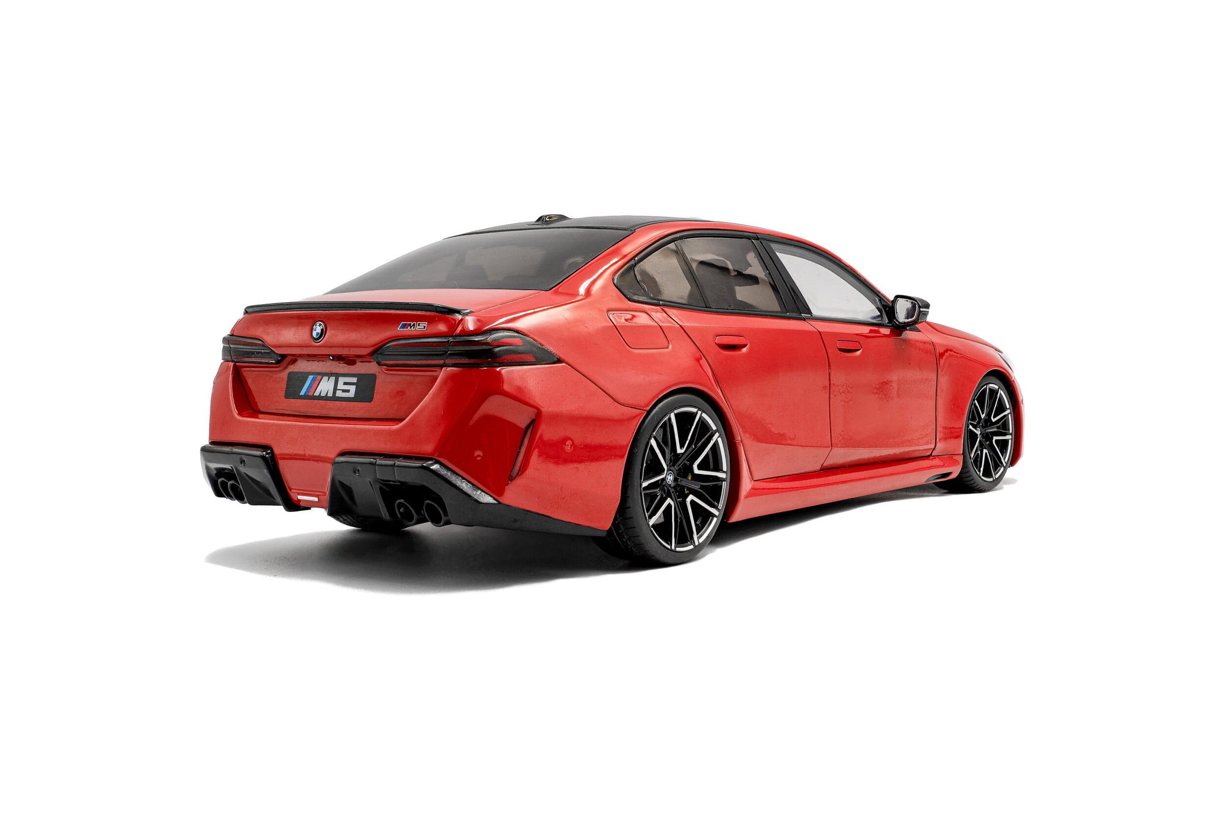 Macheta auto BMW M5 – FIRE RED – 2025 1:18 Solido - 2